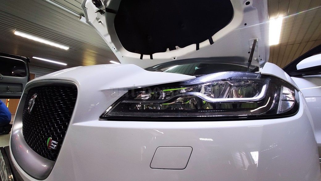 Установка автосигнализации Pandect X-1800L на Jaguar F-Pace