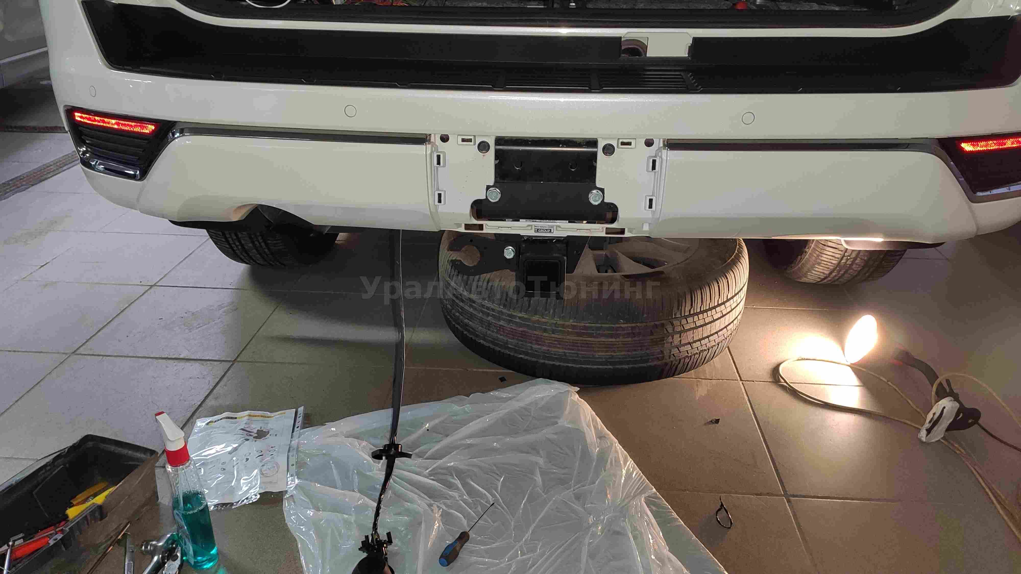 Установка фаркопа на Toyota Land Cruiser 300