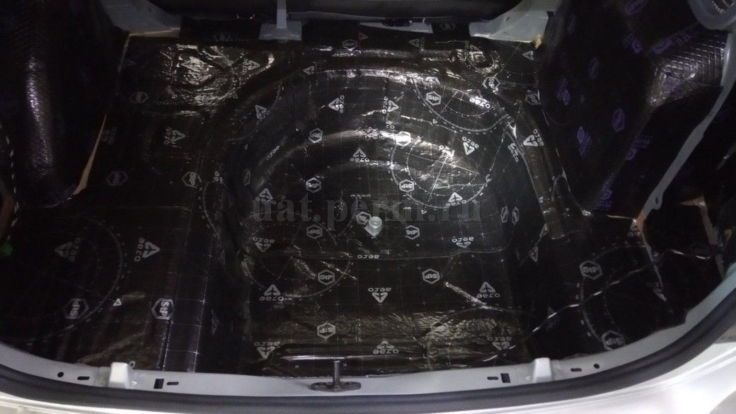 VW Polo - шумоизоляция арок