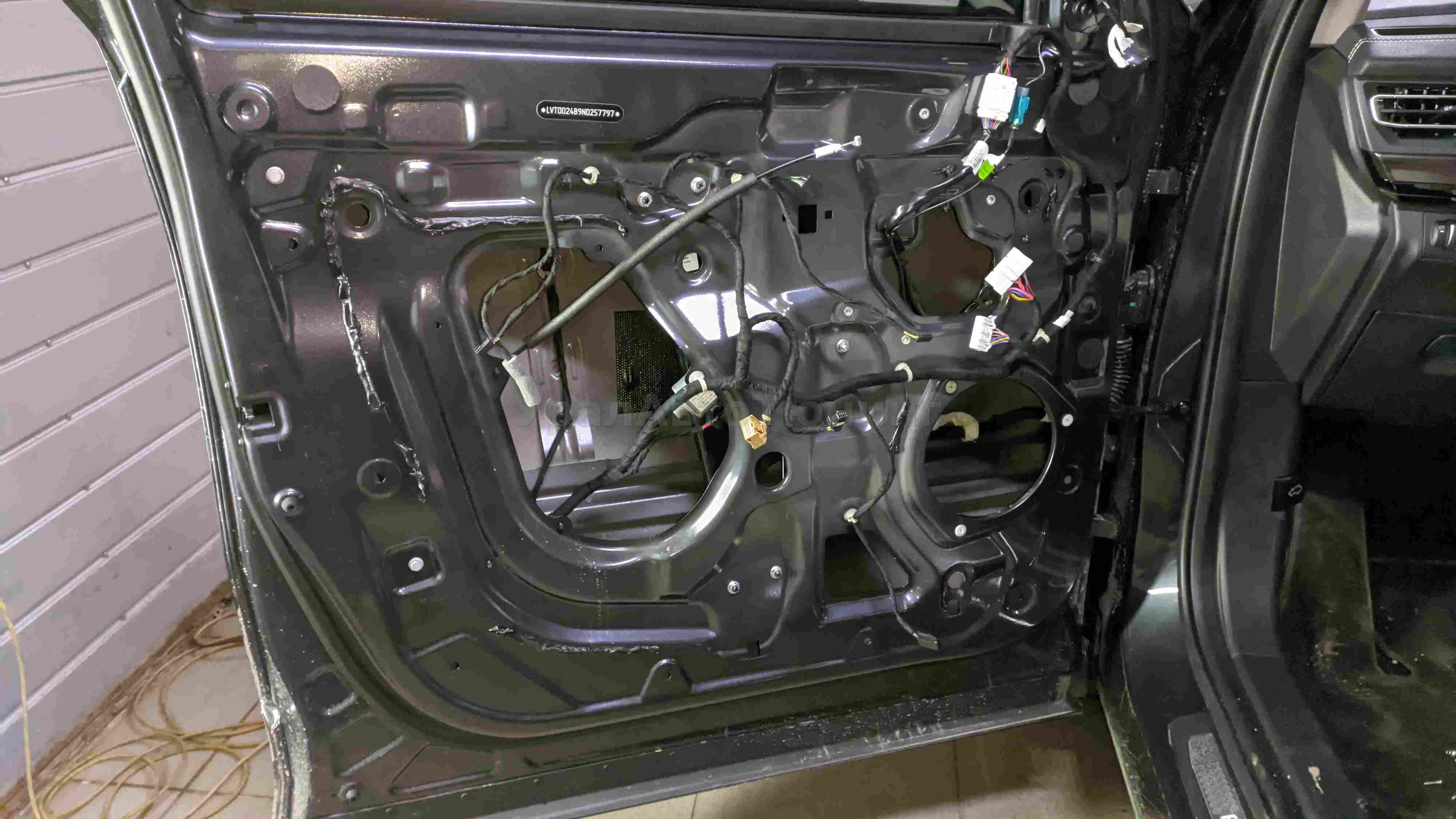 Шумоизоляция дверей Exeed VX