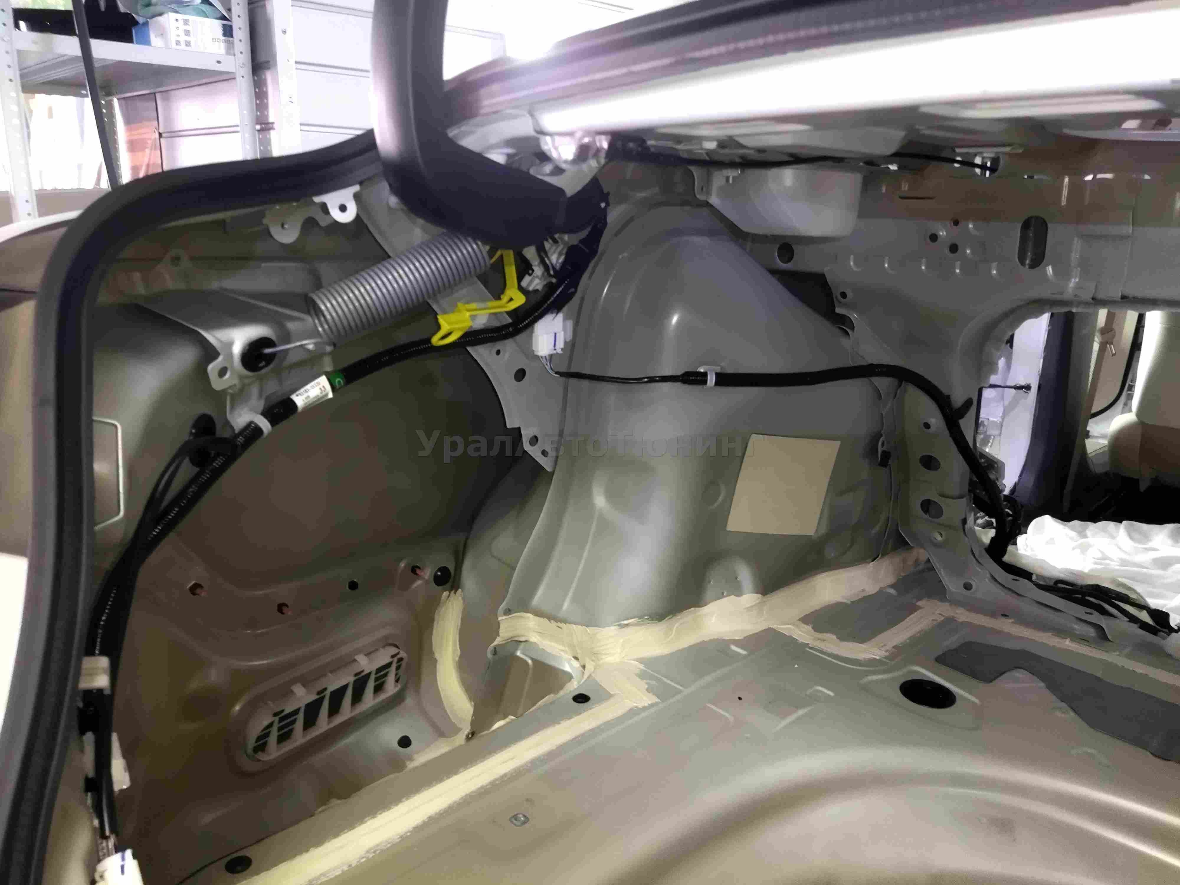 Шумоизоляция багажника Toyota Camry