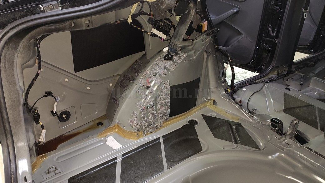 Шумоизоляция багажника Skoda Rapid