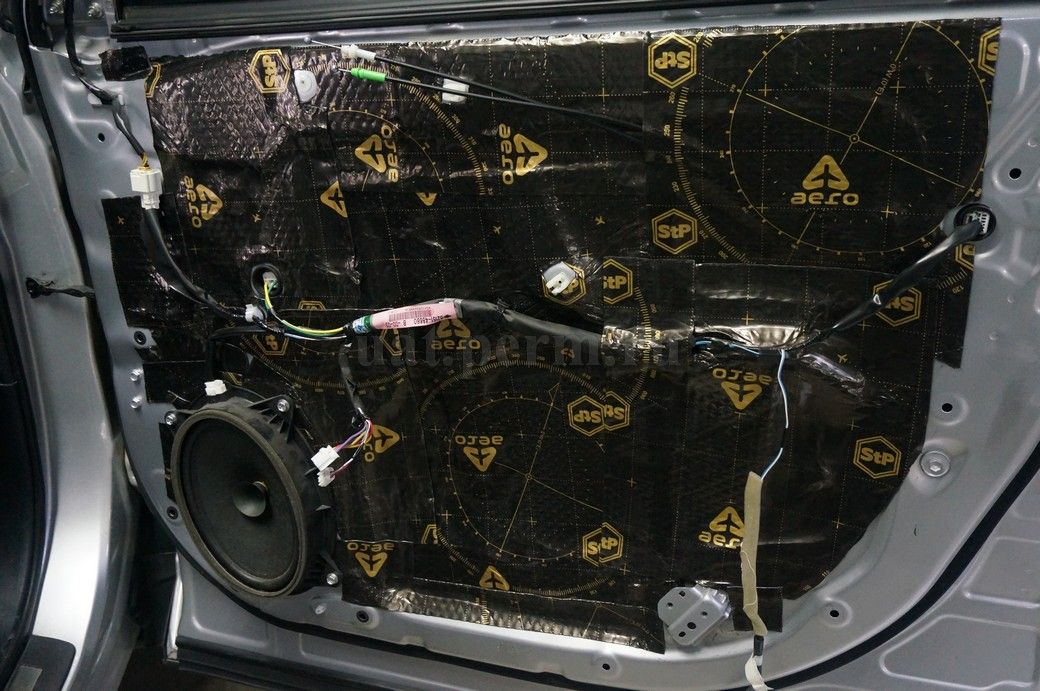 Toyota Highlander - шумоизоляция