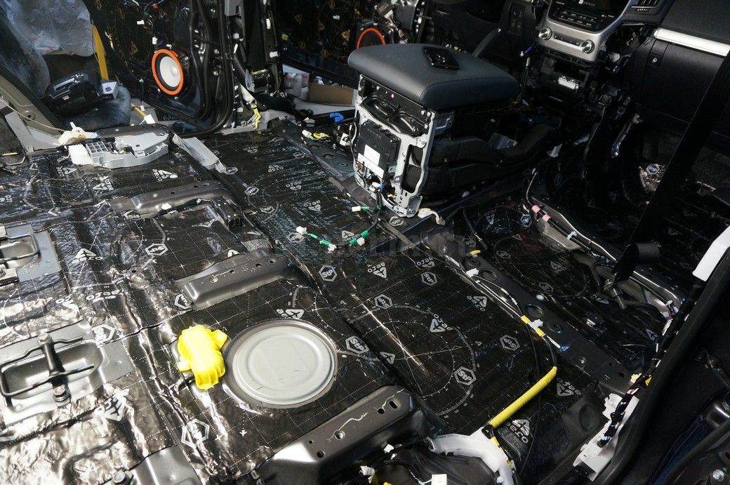 Toyota Land Cruiser 200 - шумоизоляция пола