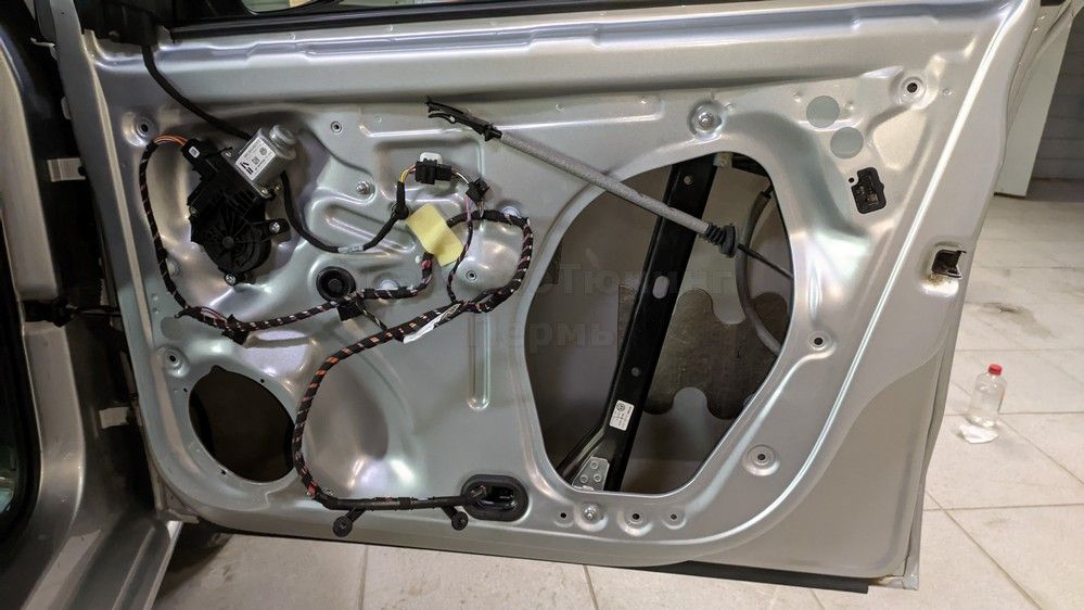 Шумоизоляция дверей VW Polo