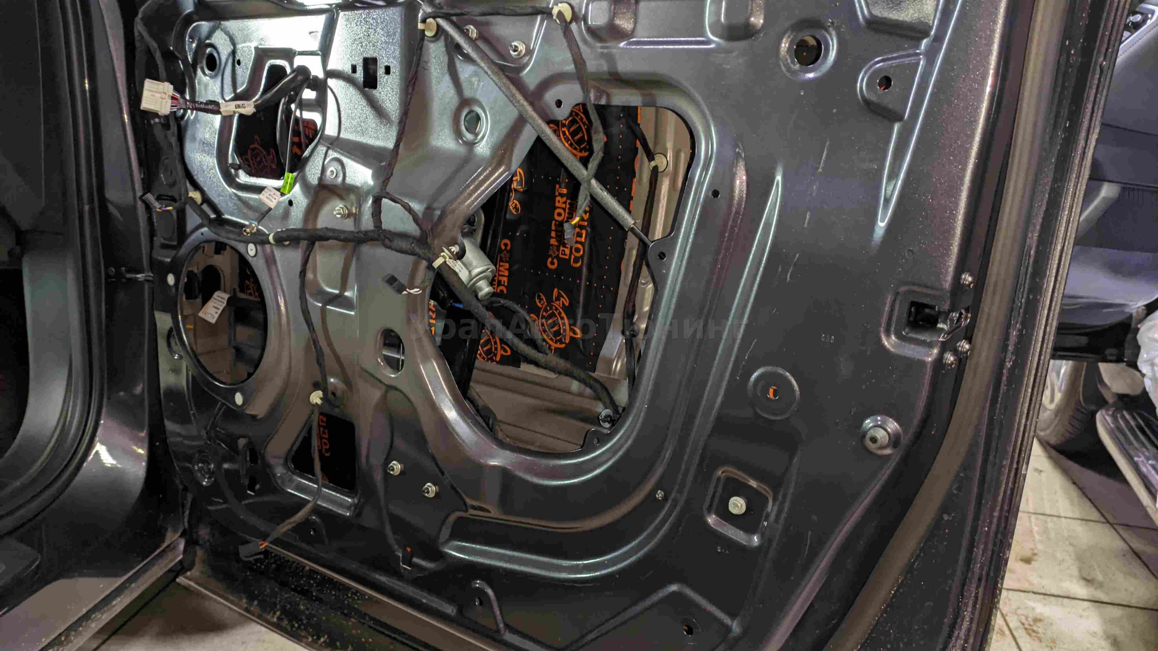 Шумоизоляция дверей Exeed VX