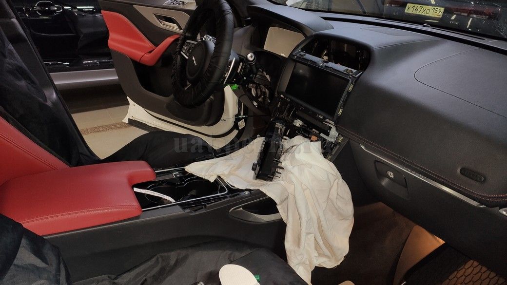 Установка автосигнализации Pandect X-1800L на Jaguar F-Pace