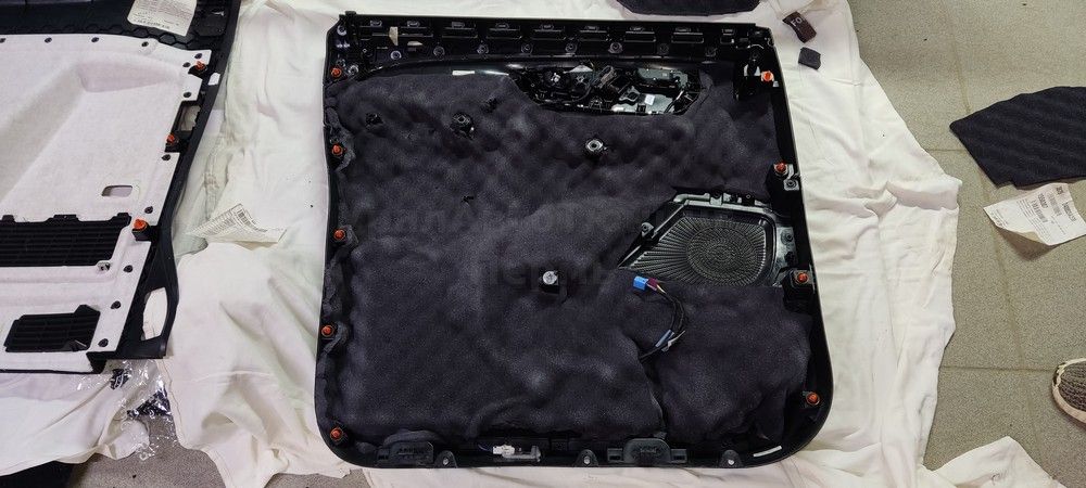 Шумоизоляция дверей Mercedes V250