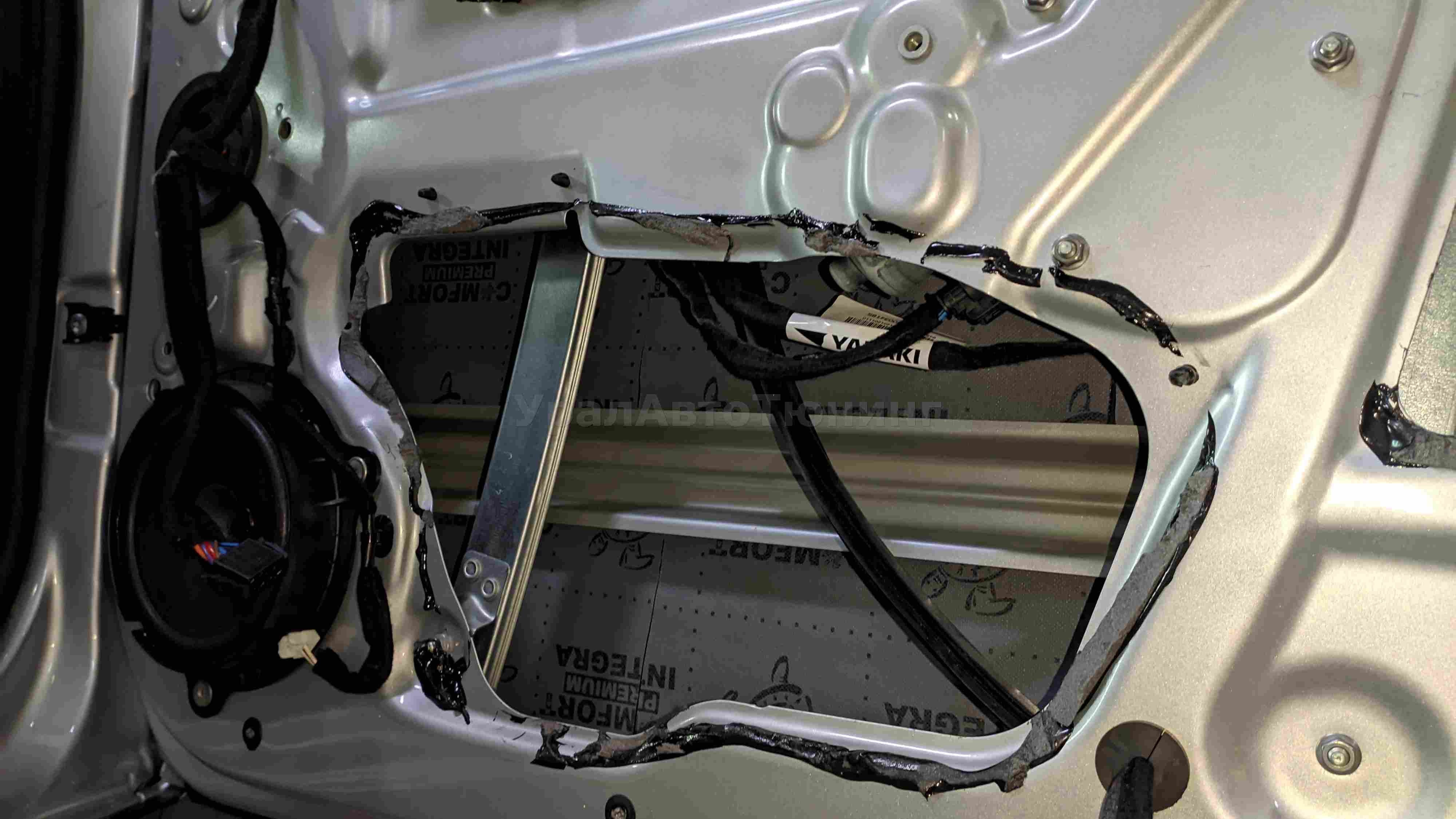 Шумоизоляция дверей Lada Vesta