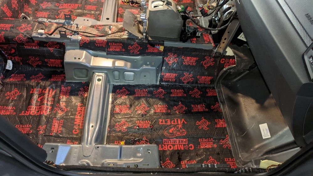 Шумоизоляция пола Skoda Karoq