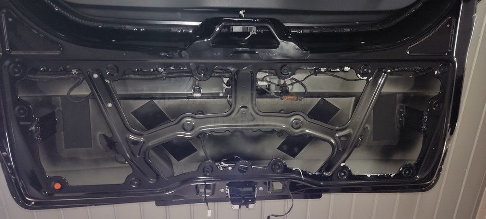 Шумоизоляция крышки багажника Mercedes V250