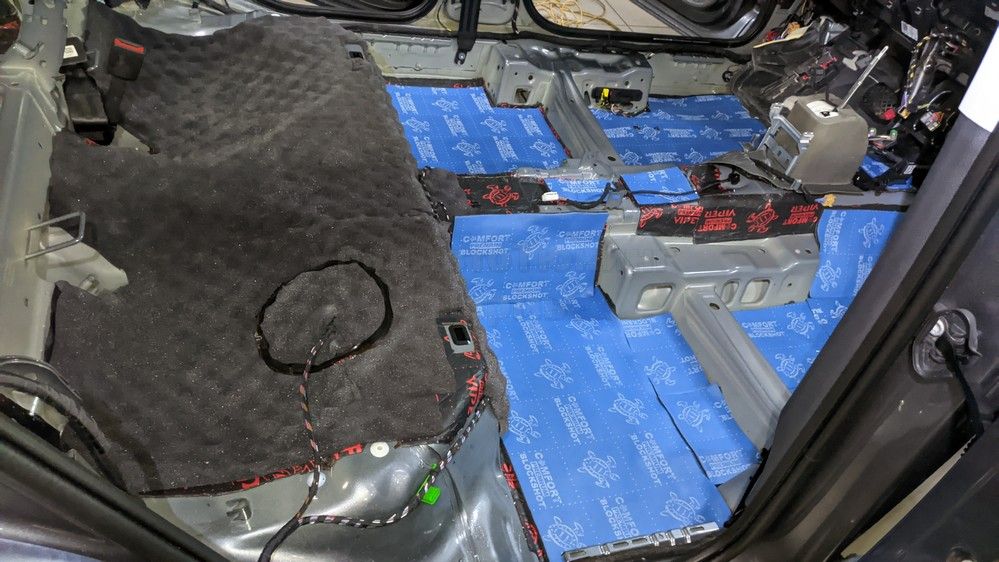 Шумоизоляция пола Skoda Karoq