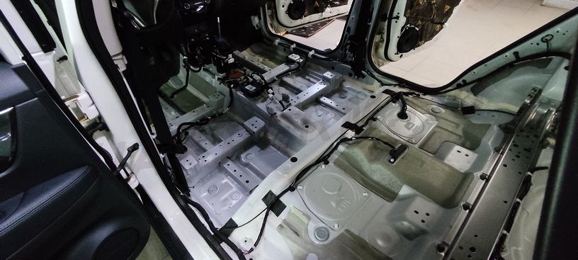 Шумоизоляция пола Nissan X-Trail (T32)