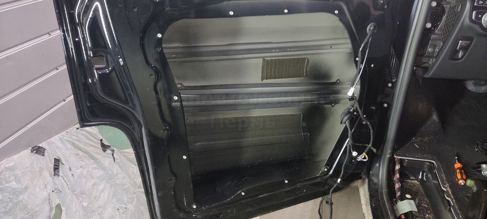 Шумоизоляция дверей Mercedes V250