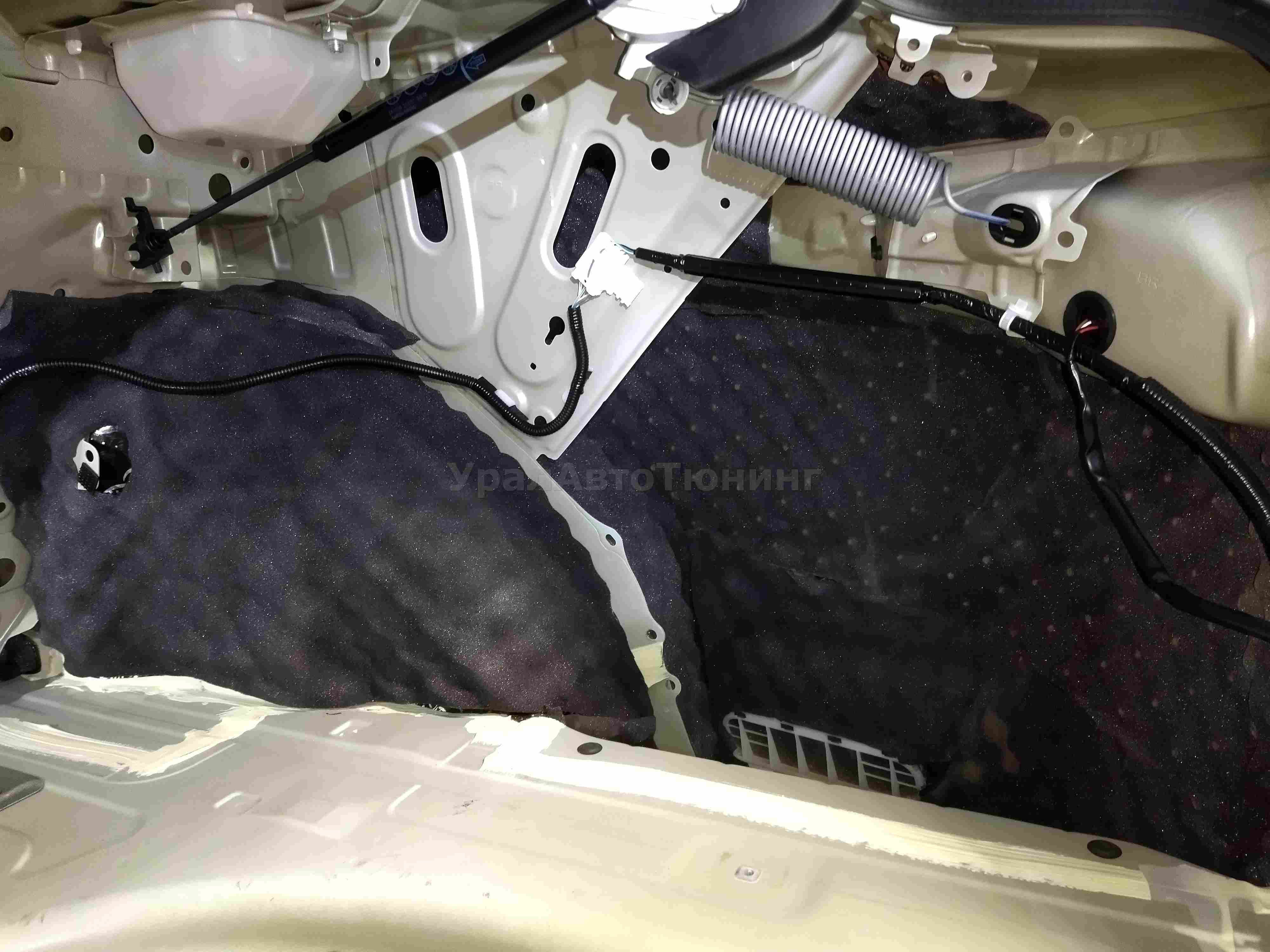 Шумоизоляция багажника Toyota Camry