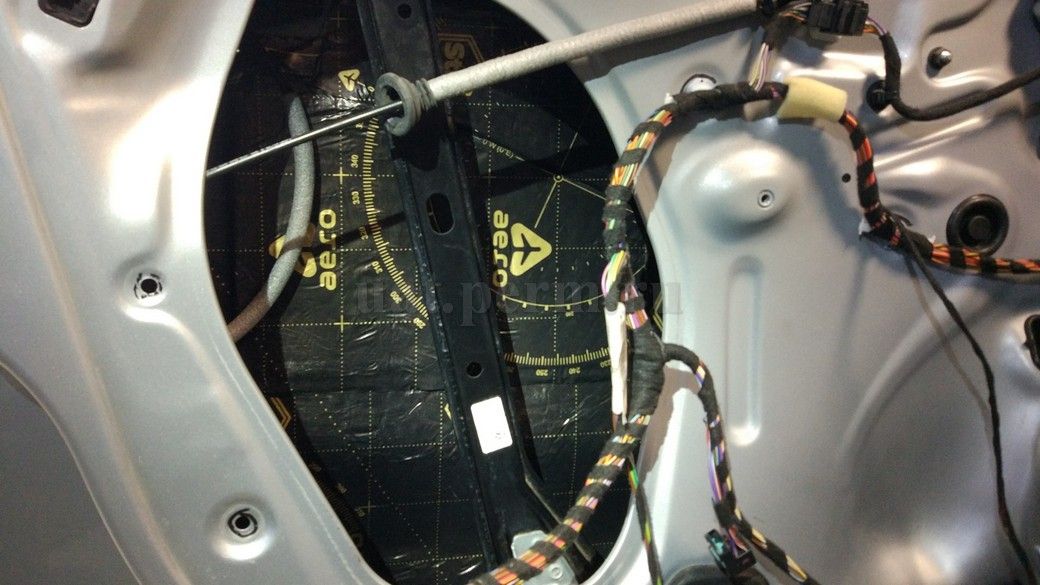 VW Polo - шумоизоляция дверей