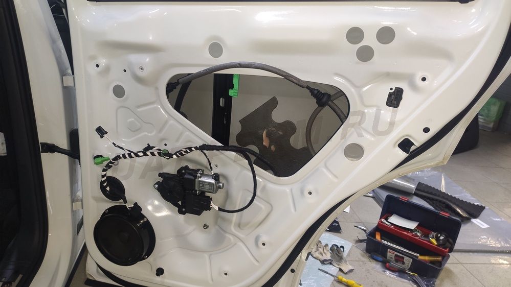 Шумоизоляция дверей VW Tiguan