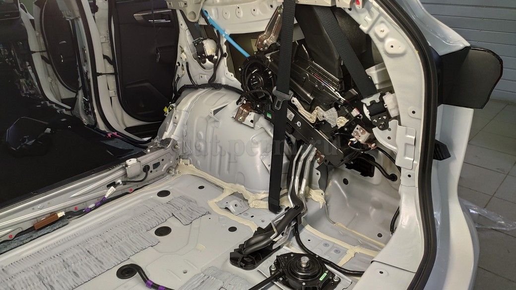 Toyota Highlander (XU60) - шумоизоляция багажника