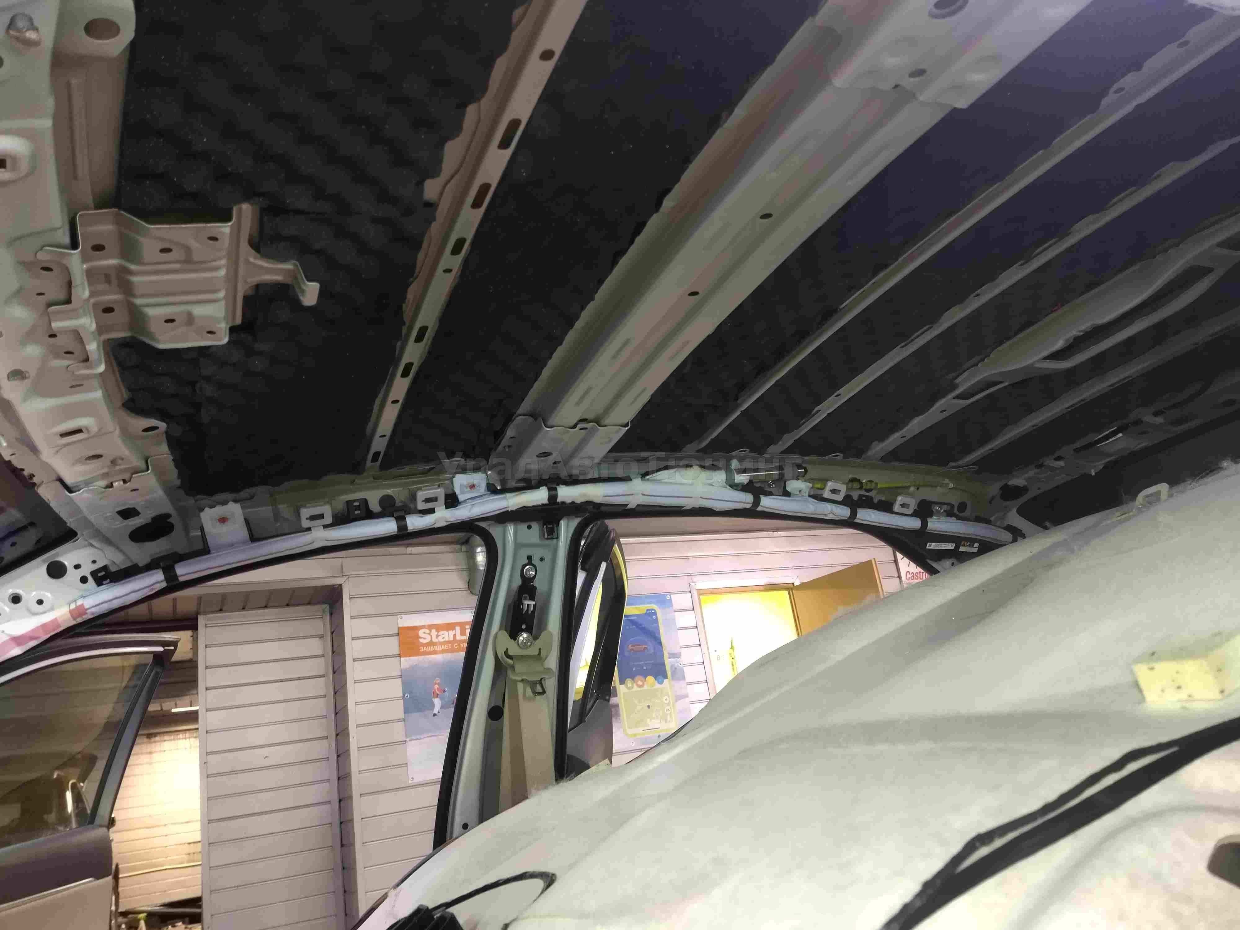 Шумоизоляция крыши Toyota Camry