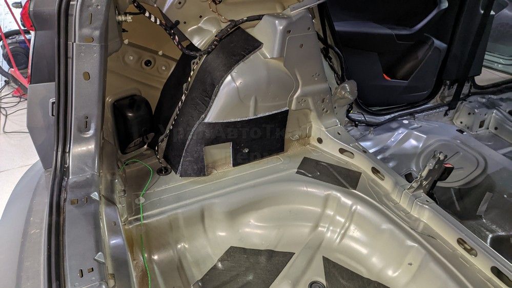 Шумоизоляция багажника Skoda Karoq