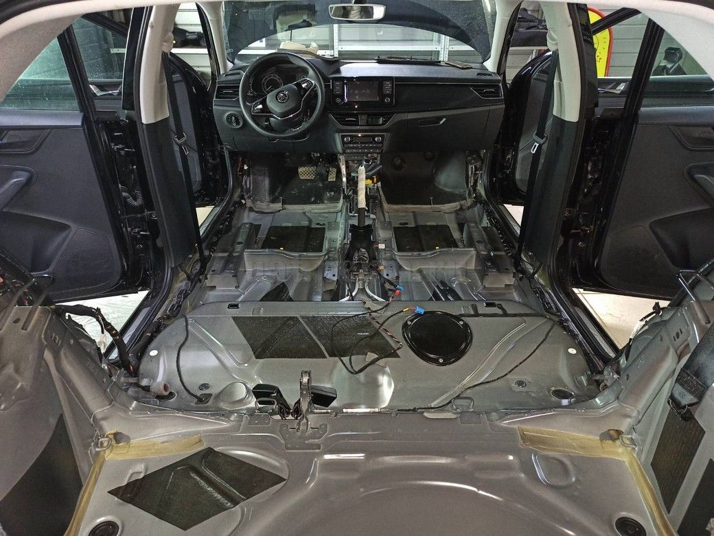 Шумоизоляция пола Skoda Rapid