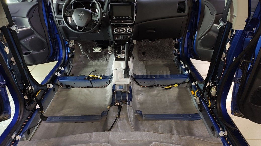 Шумоизоляция пола Mitsubishi ASX