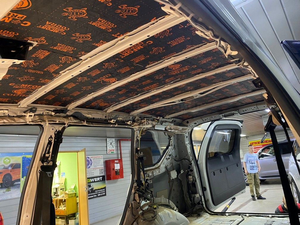 Шумоизоляция крыши Toyota Land Cruiser Prado
