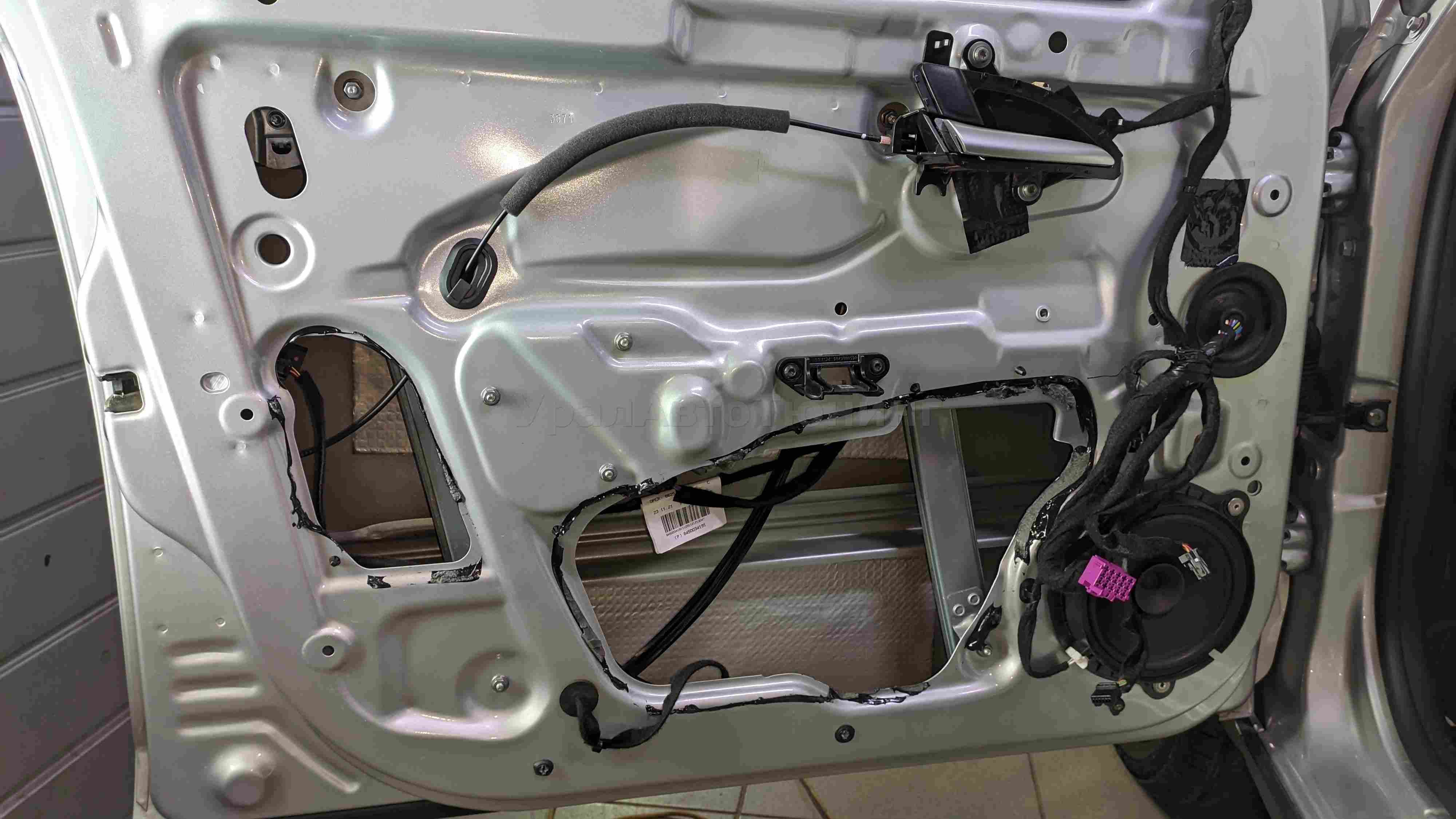 Шумоизоляция дверей Lada Vesta