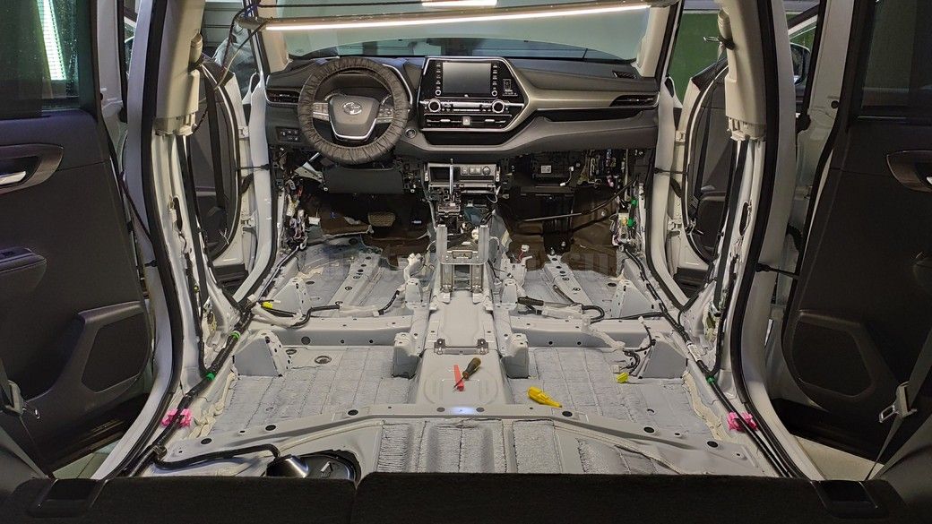 Toyota Highlander (XU60) - шумоизоляция пола