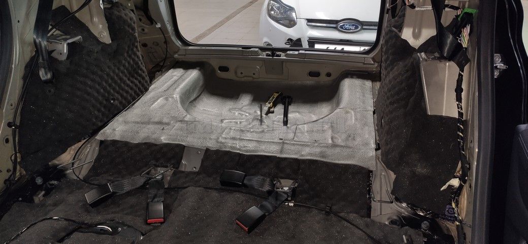 Renault Kaptur - шумоизоляция багажника