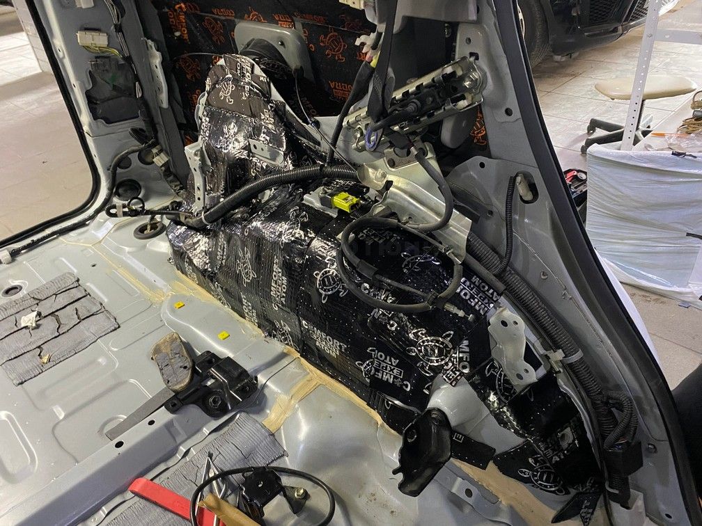 Шумоизоляция багажника Toyota Land Cruiser Prado
