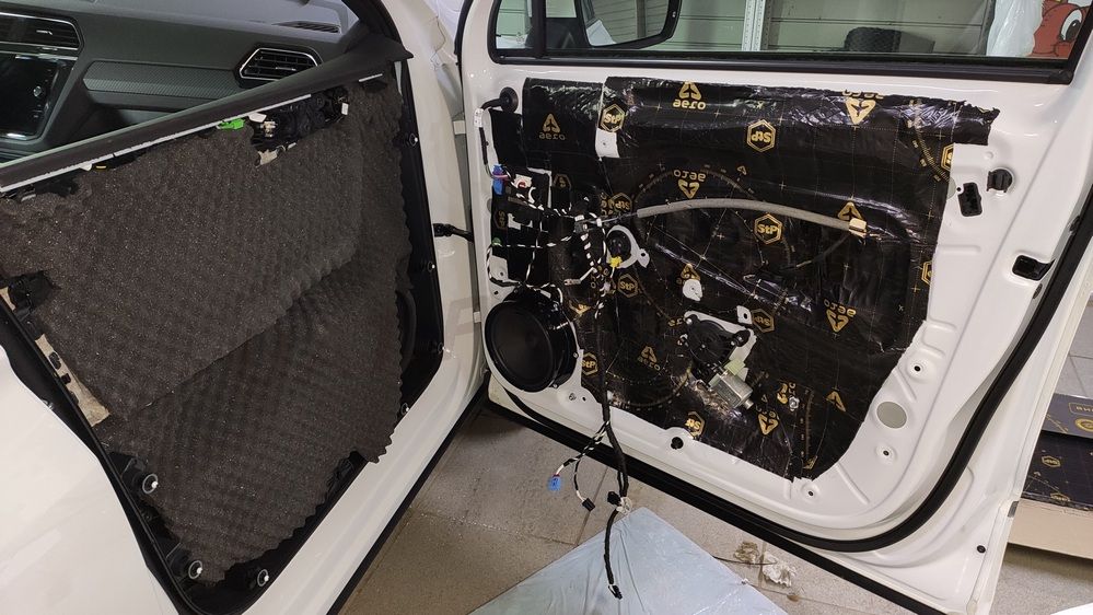 Шумоизоляция дверей VW Tiguan