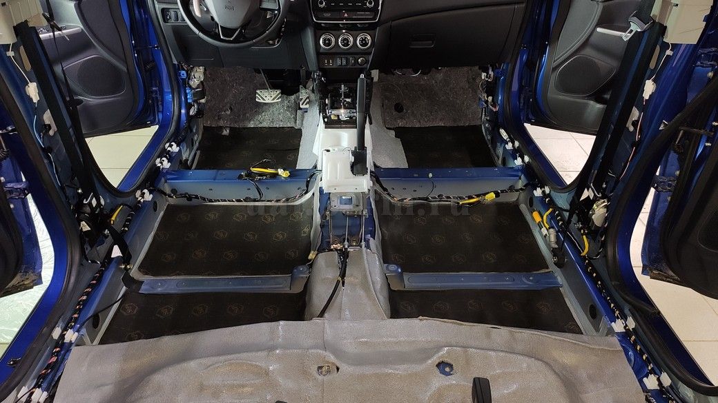 Шумоизоляция пола Mitsubishi ASX