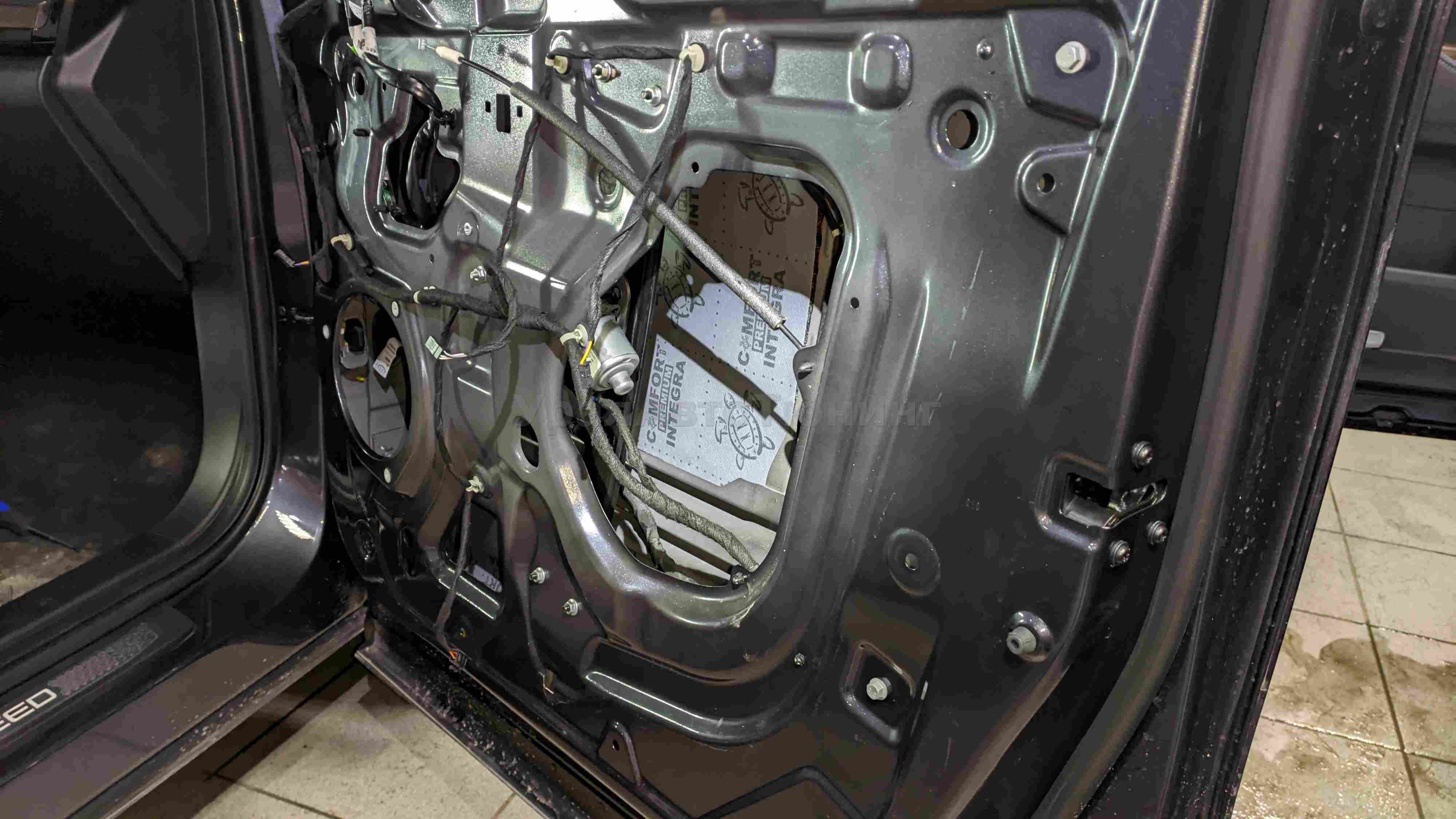 Шумоизоляция дверей Exeed VX