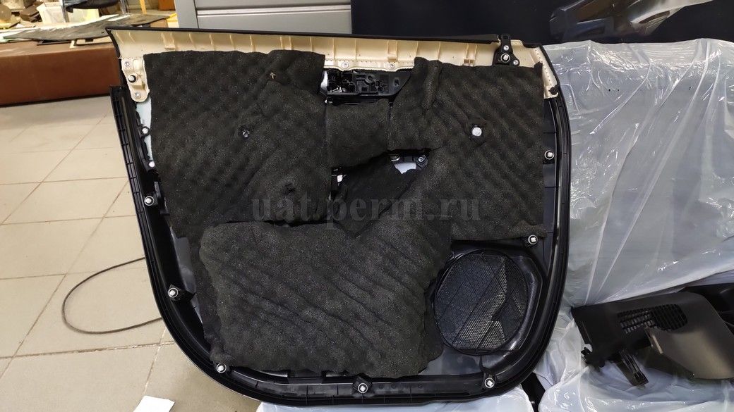 Toyota Highlander (XU60) - шумоизоляция дверей