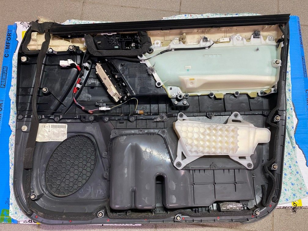 Шумоизоляция дверей Toyota Land Cruiser Prado