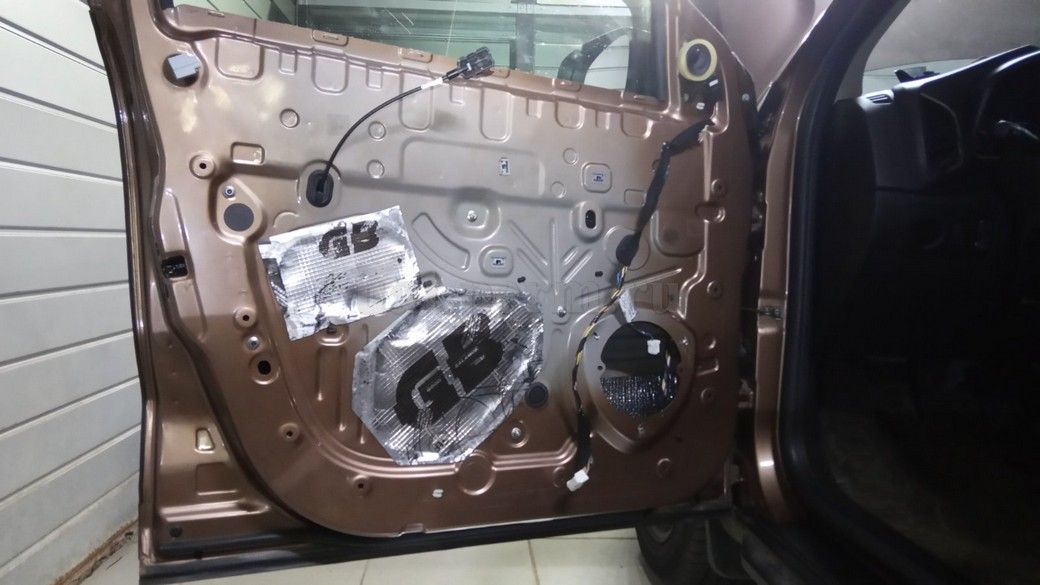 Lada X-Ray - шумоизоляция дверей