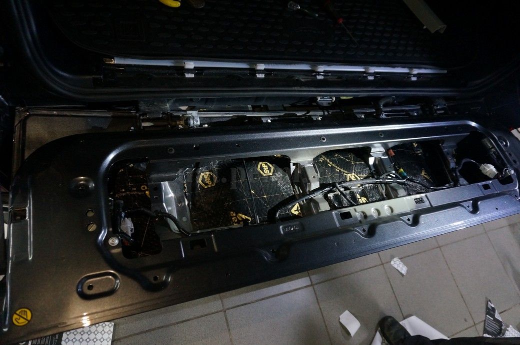 Toyota Land Cruiser 200 - шумоизоляция крышки багажника