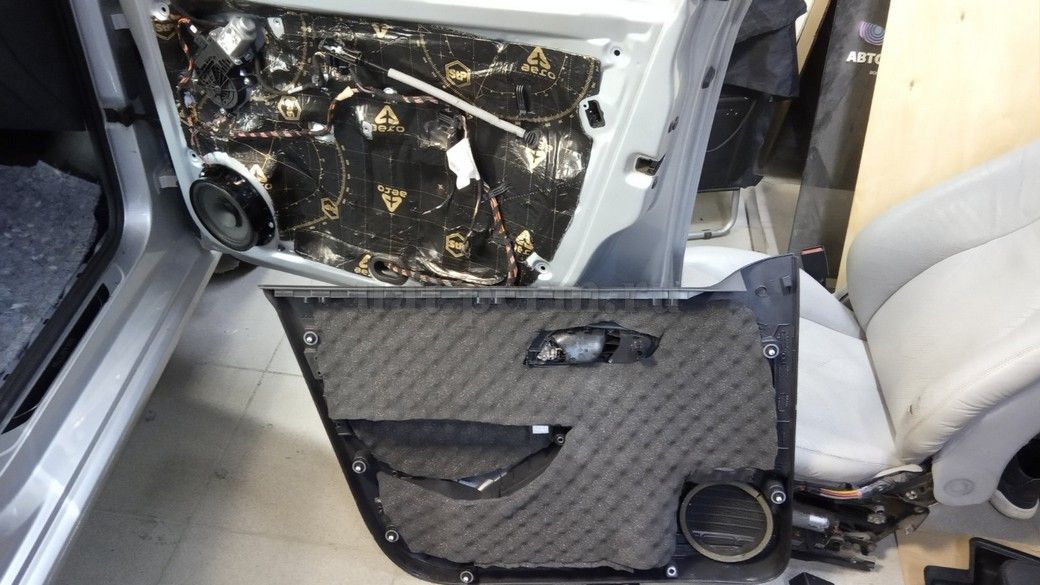 VW Polo - шумоизоляция дверей