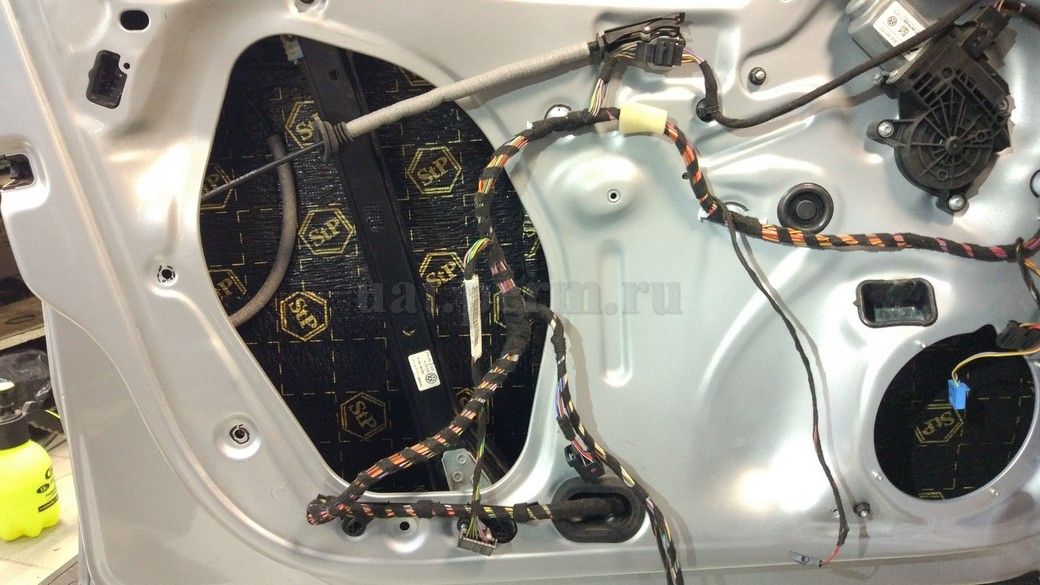 VW Polo - шумоизоляция дверей