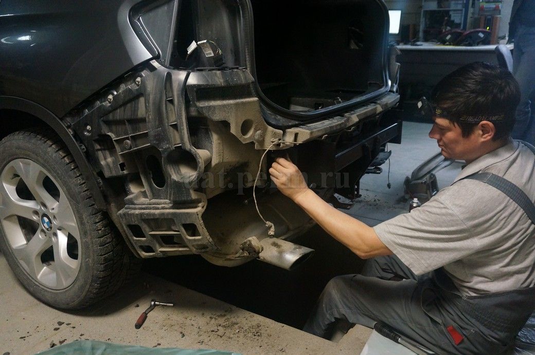 Установка фаркопа на BMW X1