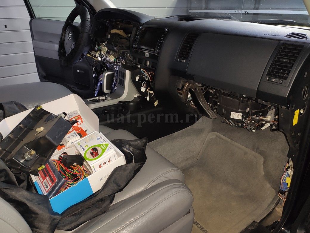 Toyota Sequoia - установка автосигнализации StarLine E96