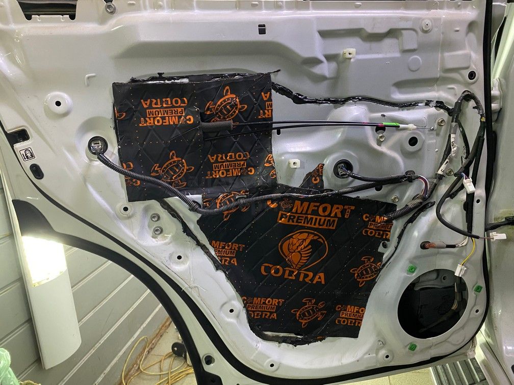 Шумоизоляция дверей Toyota Land Cruiser Prado