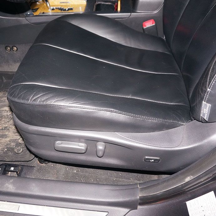 Toyota Camry - Ремонт и покраска кожи