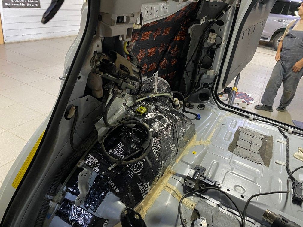 Шумоизоляция багажника Toyota Land Cruiser Prado