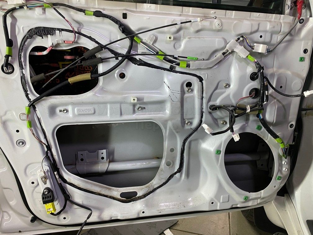 Шумоизоляция дверей Toyota Land Cruiser Prado