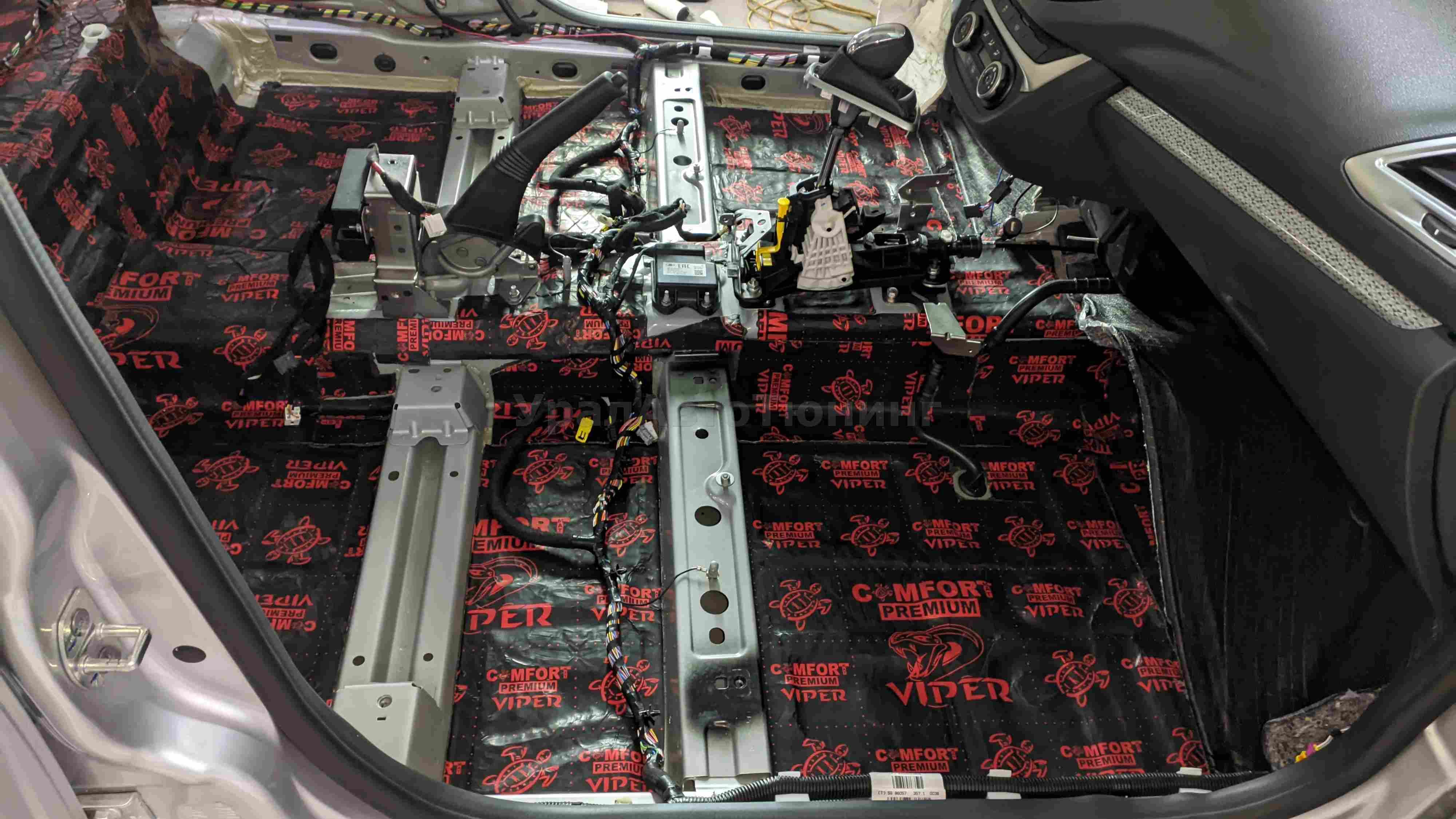 Шумоизоляция пола Lada Vesta