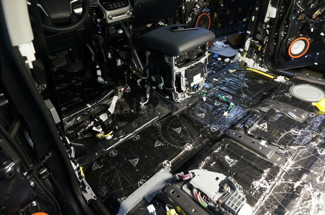 Toyota Land Cruiser 200 - шумоизоляция пола