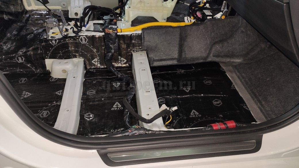 Шумоизоляция пола KIA K5