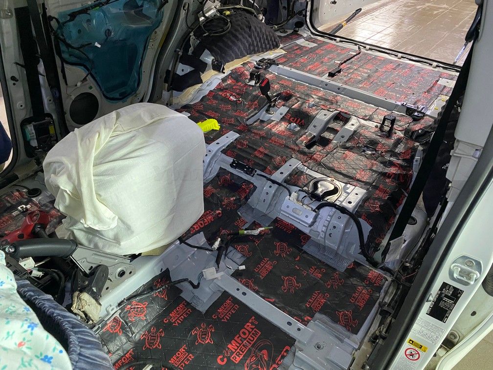 Шумоизоляция пола Toyota Land Cruiser Prado